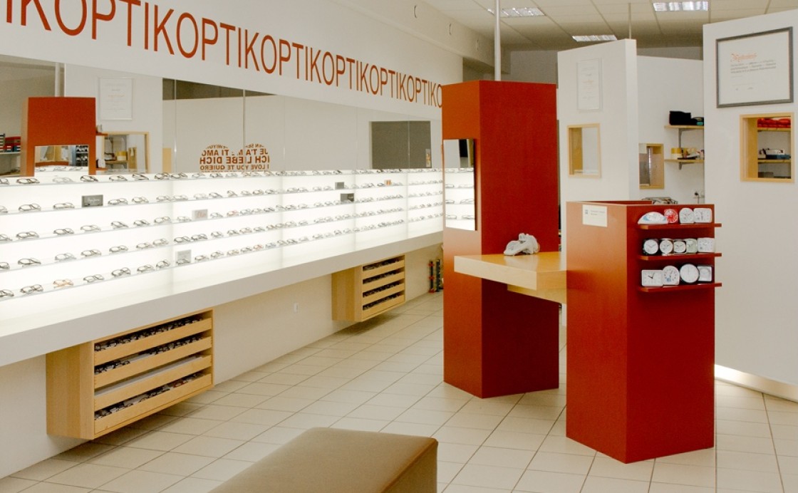Ladengeschäft Optik Hans Schmid in Siegenburg