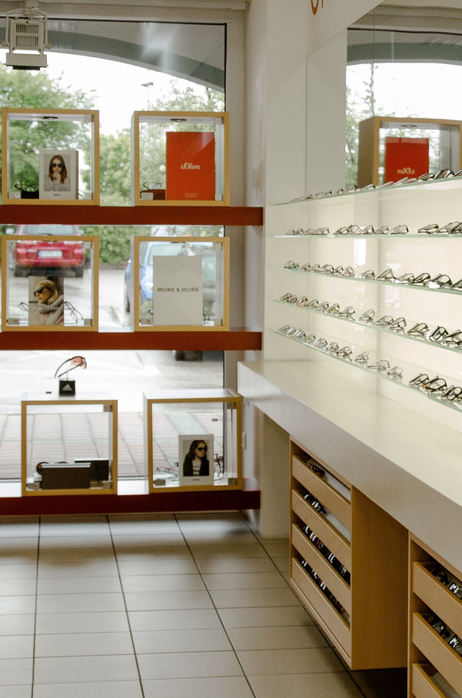 Ladengeschäft Optik Hans Schmid in Siegenburg